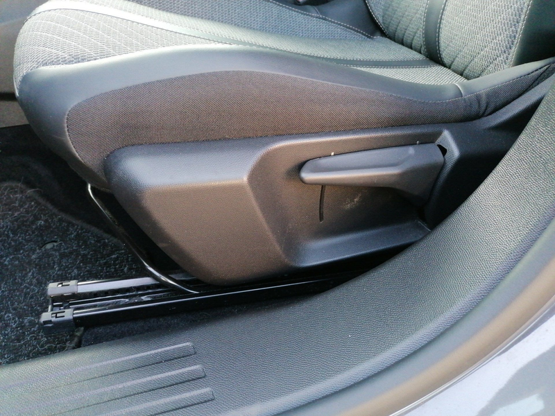 Peugeot 2008 1.2 PureTech 130 Allure LED PDC KlimaA AUT — photo 7