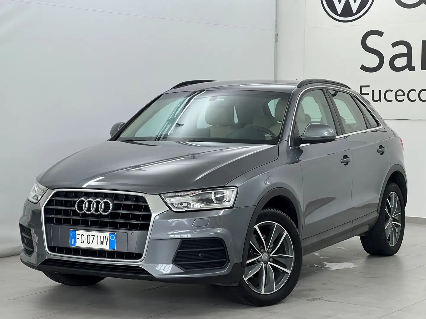 Audi Q3 Q3 2.0 tdi Business 120cv Grijs - 2