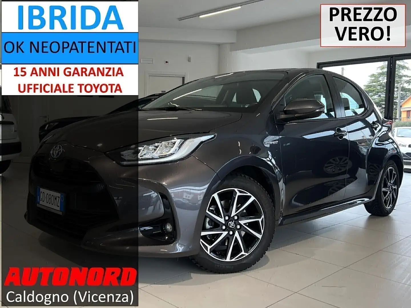Toyota Yaris 1.5 Hybrid 5 porte Trend Gris - 1