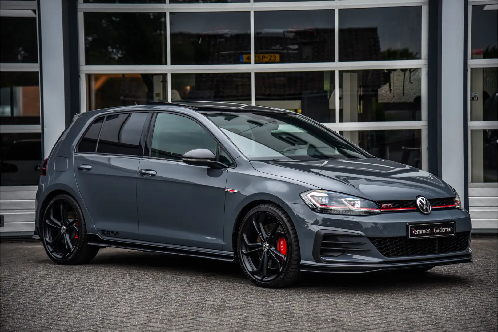 Volkswagen Golf GTI 2.0 TSI TCR Grijs - 1