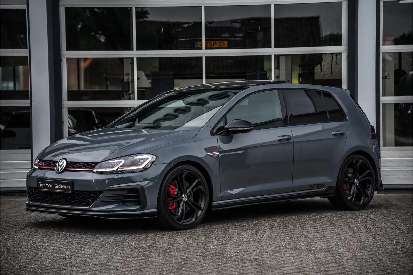 Volkswagen Golf GTI 2.0 TSI TCR Grijs - 2