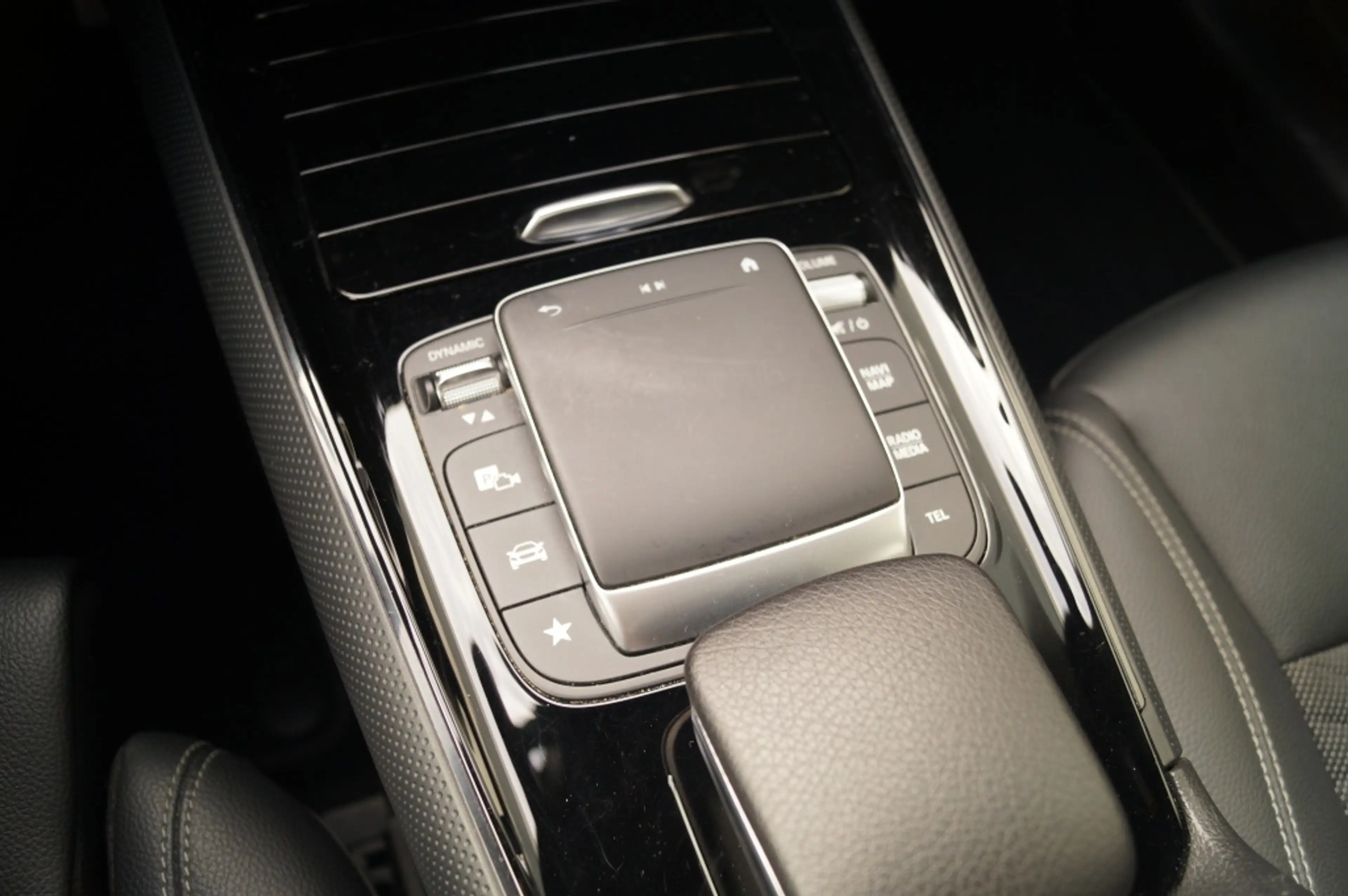 Mercedes-Benz GLA 180 180d Automaat Business Solution -ECC-NAVI-TREKHAAK — photo 10