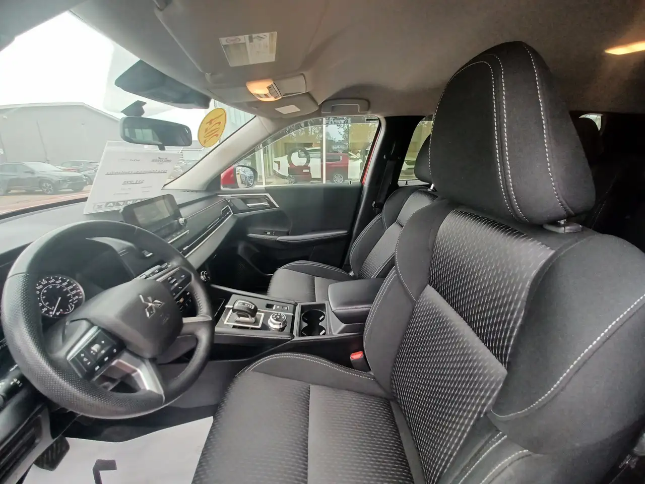 Mitsubishi Outlander снимка Mitsubishi Outlander