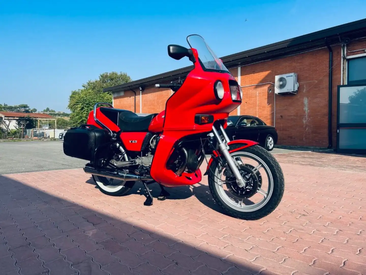 Moto Guzzi V 65 R E S T A U R A T A crvena - 1