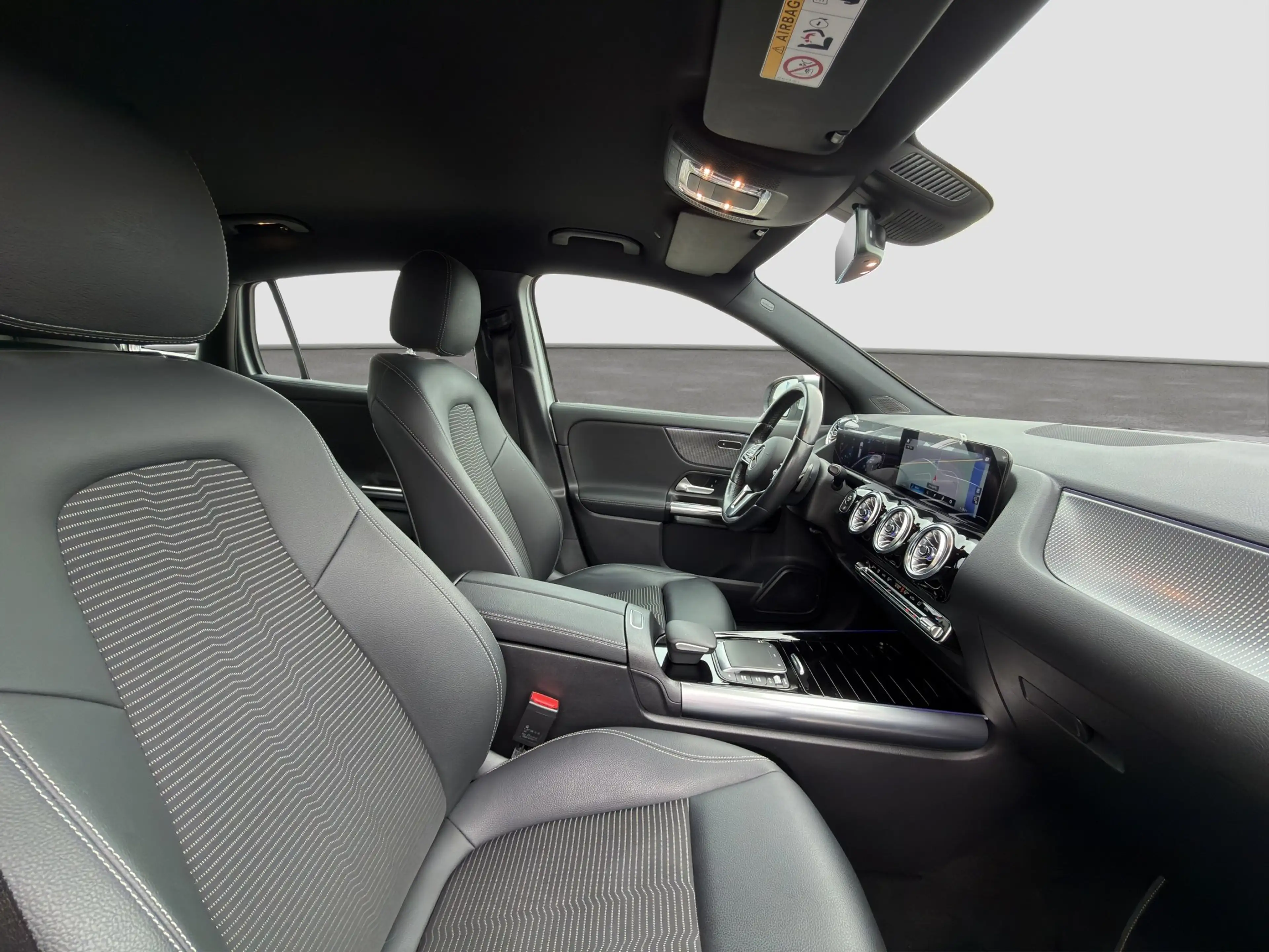 Mercedes-Benz GLA 200 d 4Matic — photo 15