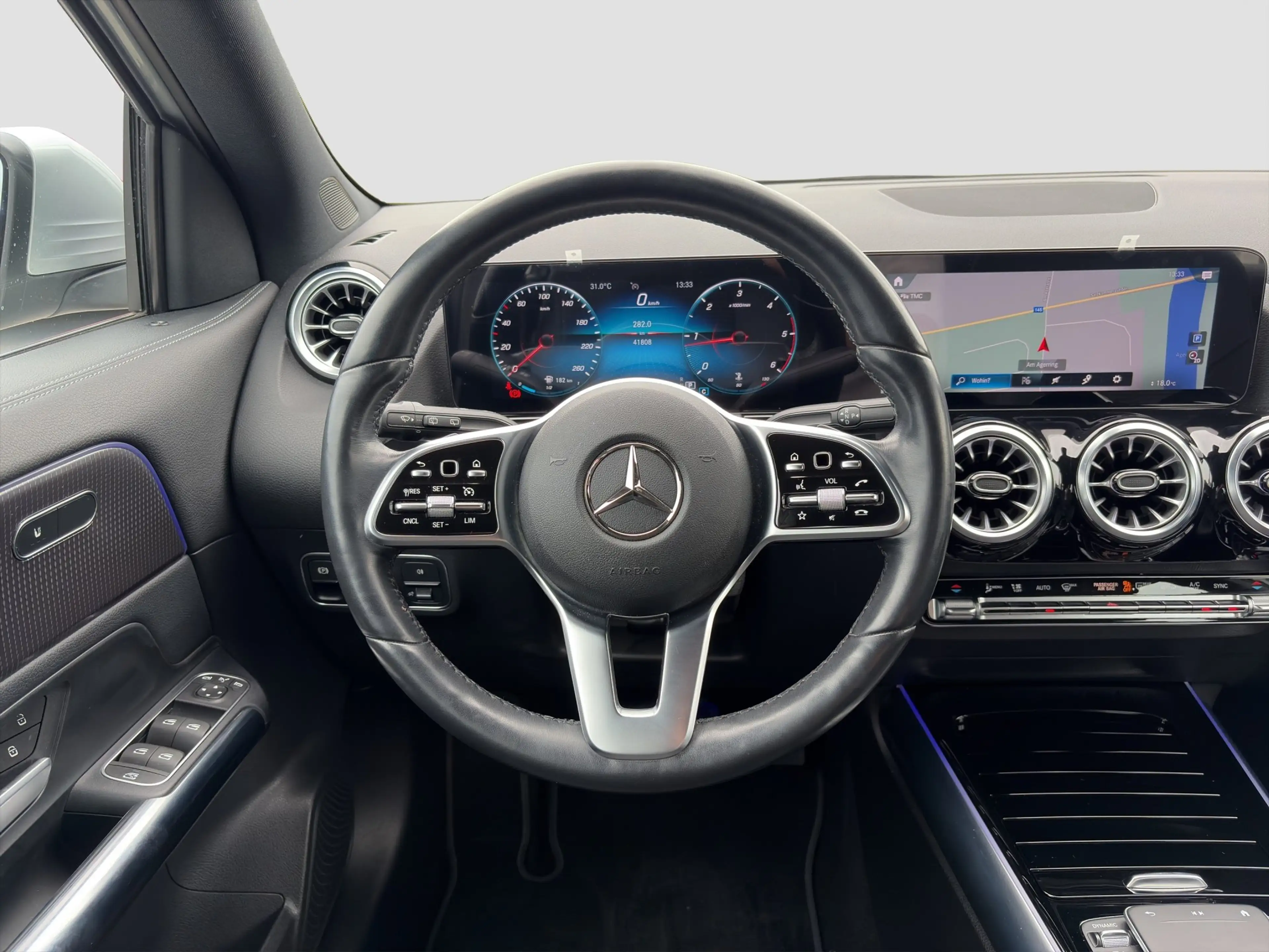 Mercedes-Benz GLA 200 d 4Matic — photo 8
