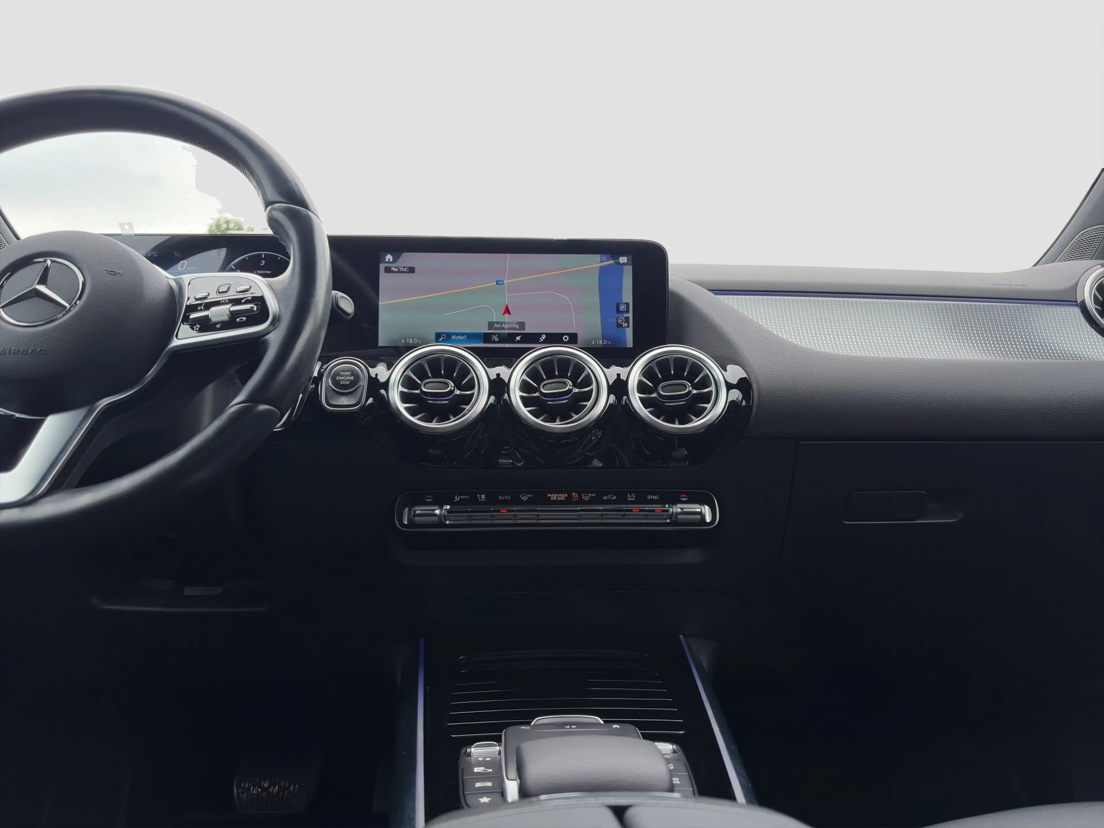 Mercedes-Benz GLA 200 d 4Matic — photo 13