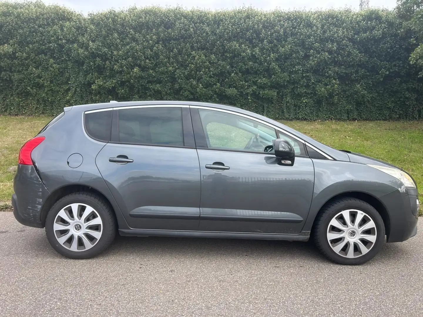 Peugeot 3008 1.6 VTi Première - Leder - Pano - head up display Grijs - 2