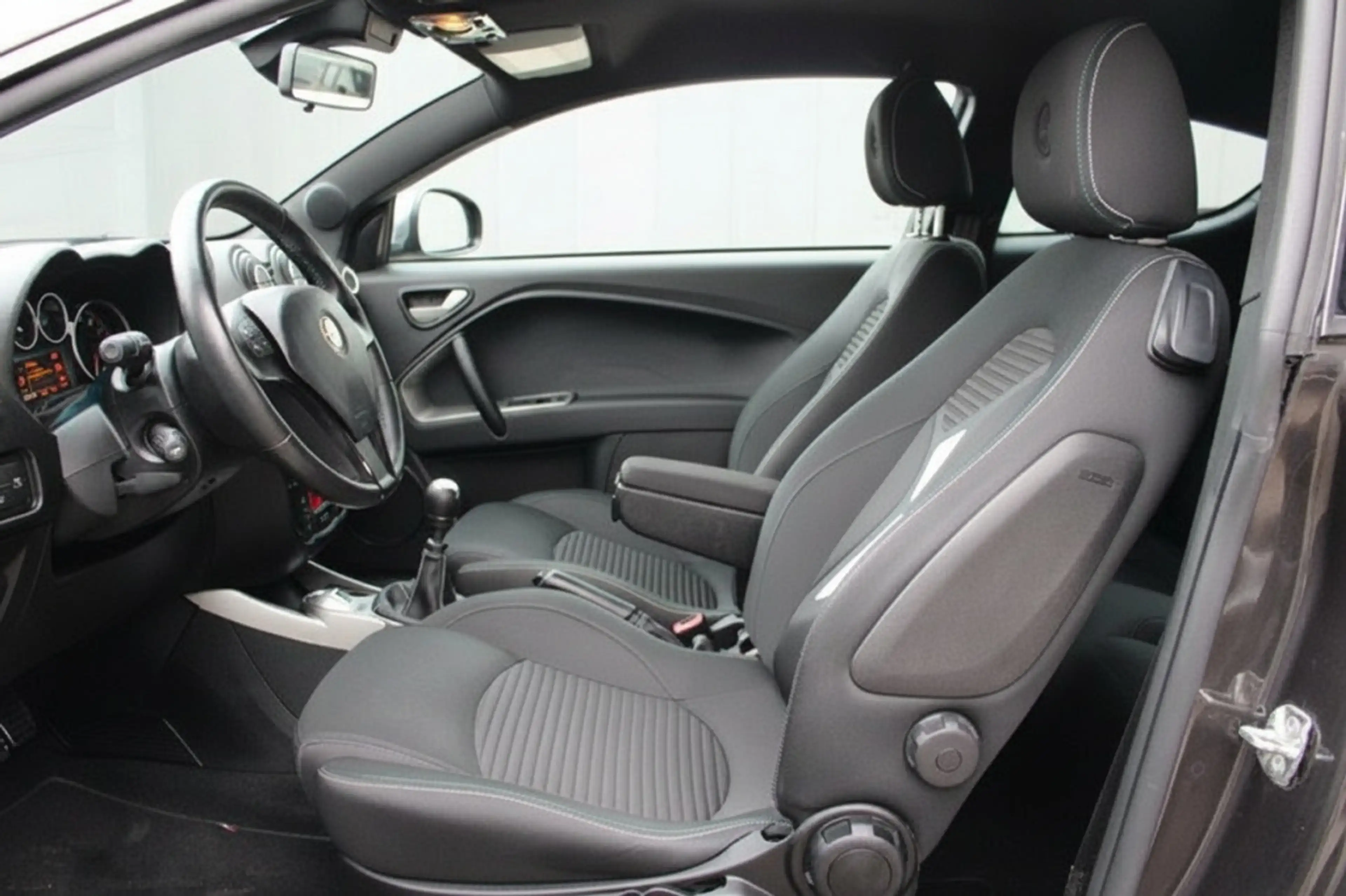 Alfa Romeo MiTo 0.9 TwinAir Distinct — photo 9