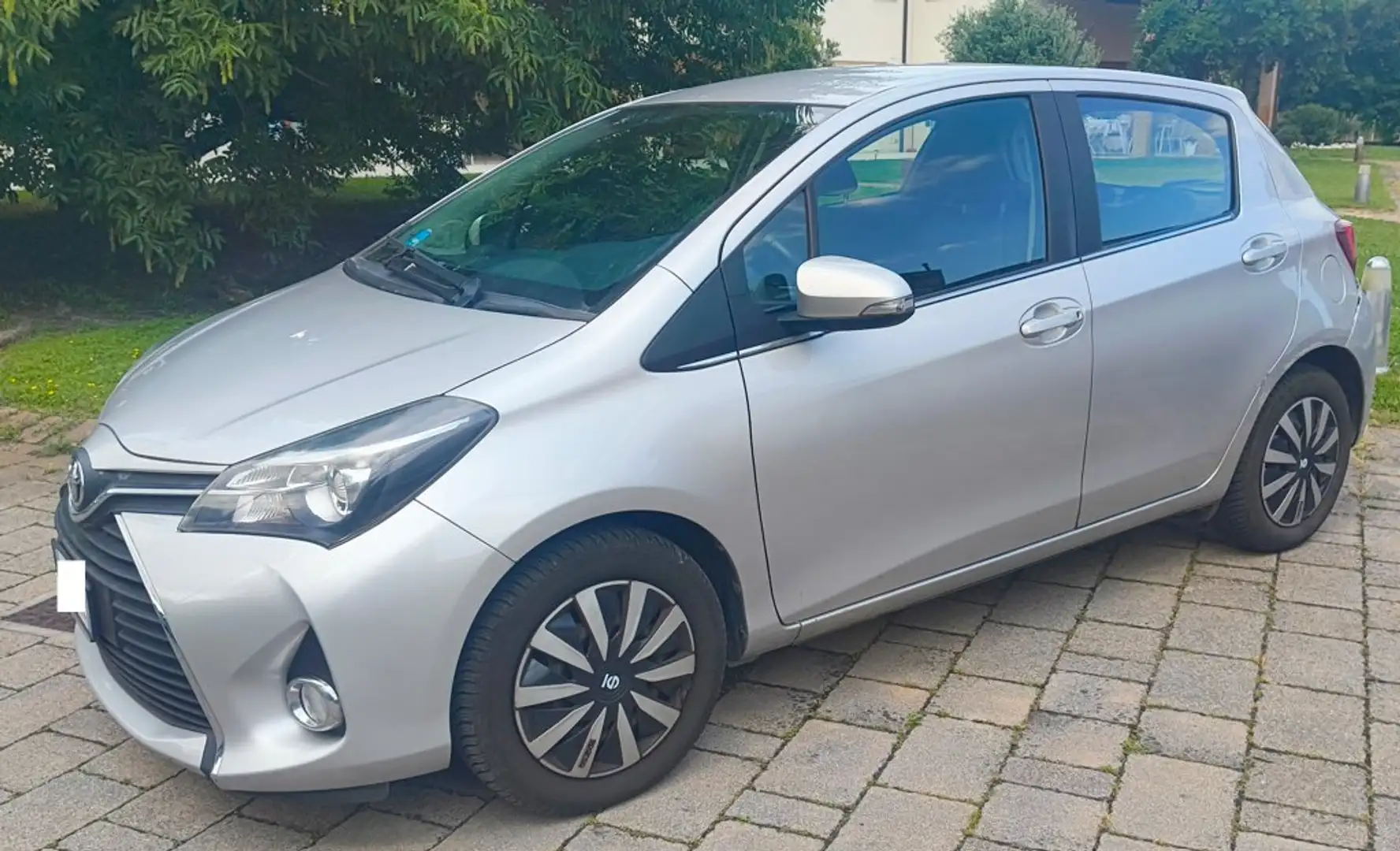 Toyota Yaris Yaris III 2015 5p 1.0 Active Argento - 2