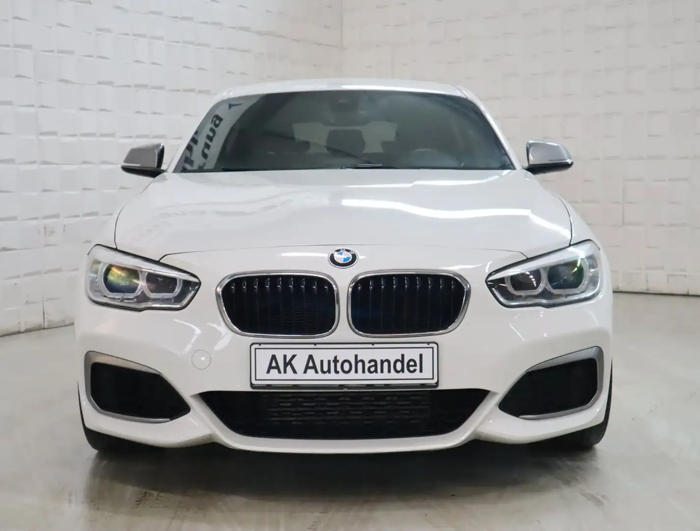 BMW 135 M135i xDrive Aut. LED Navi Alcantara 8-fach Weiß - 2