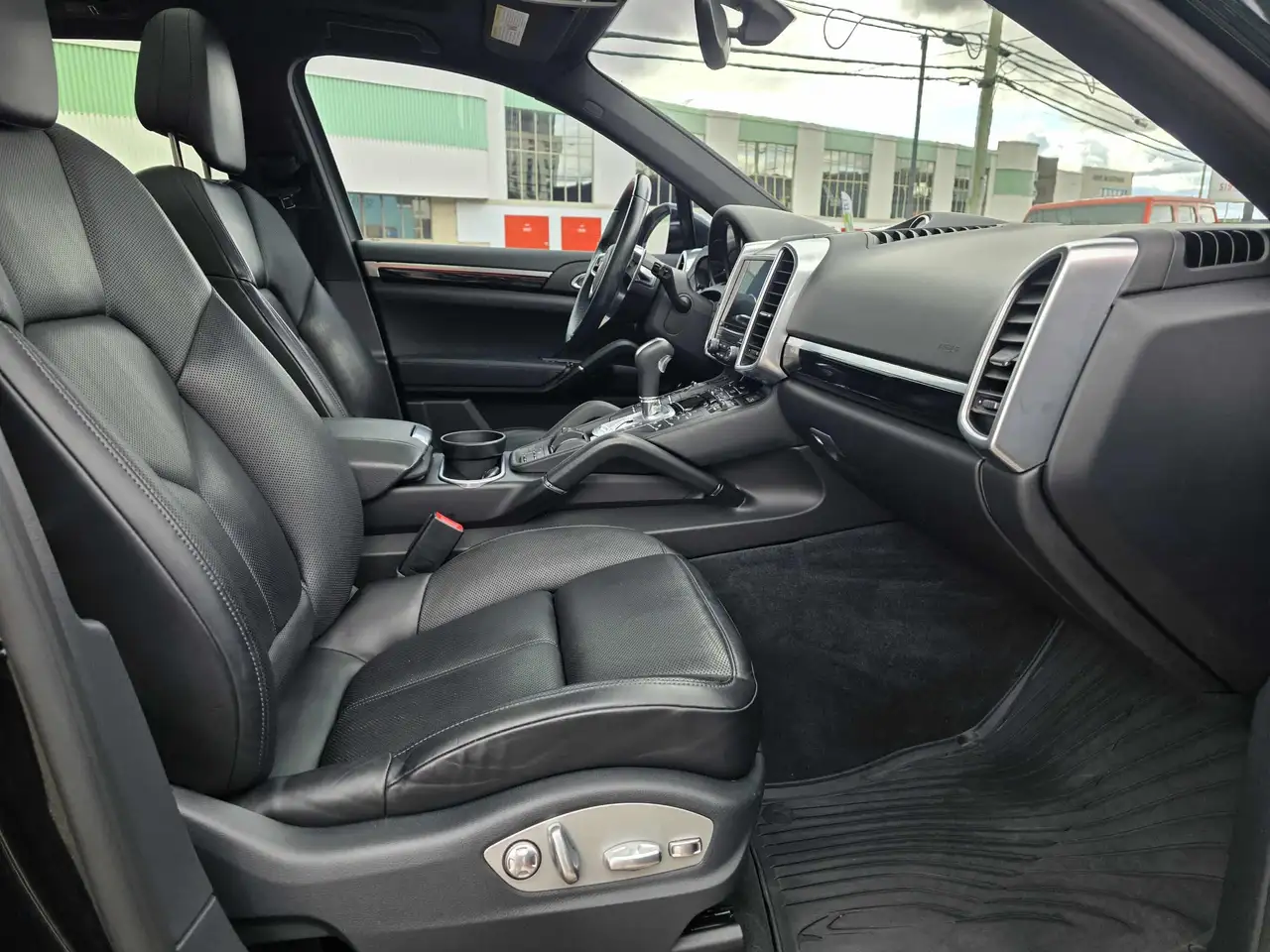 Porsche Cayenne снимка Porsche Cayenne