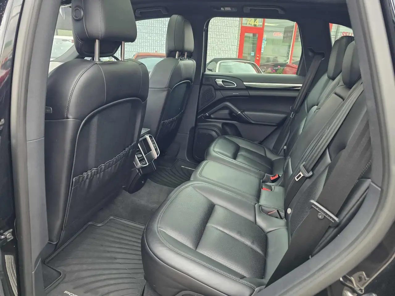 Porsche Cayenne снимка Porsche Cayenne