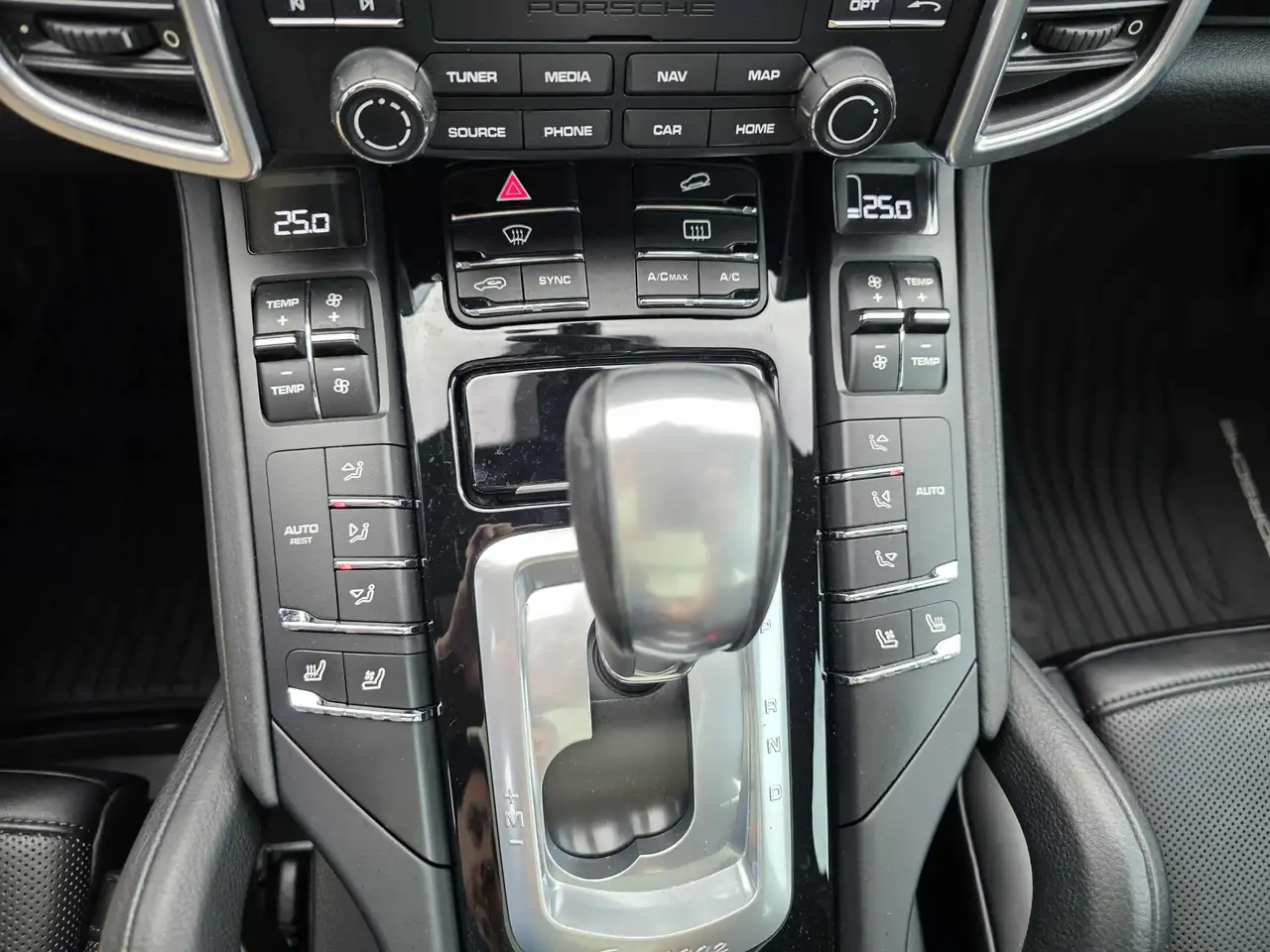 Porsche Cayenne снимка Porsche Cayenne