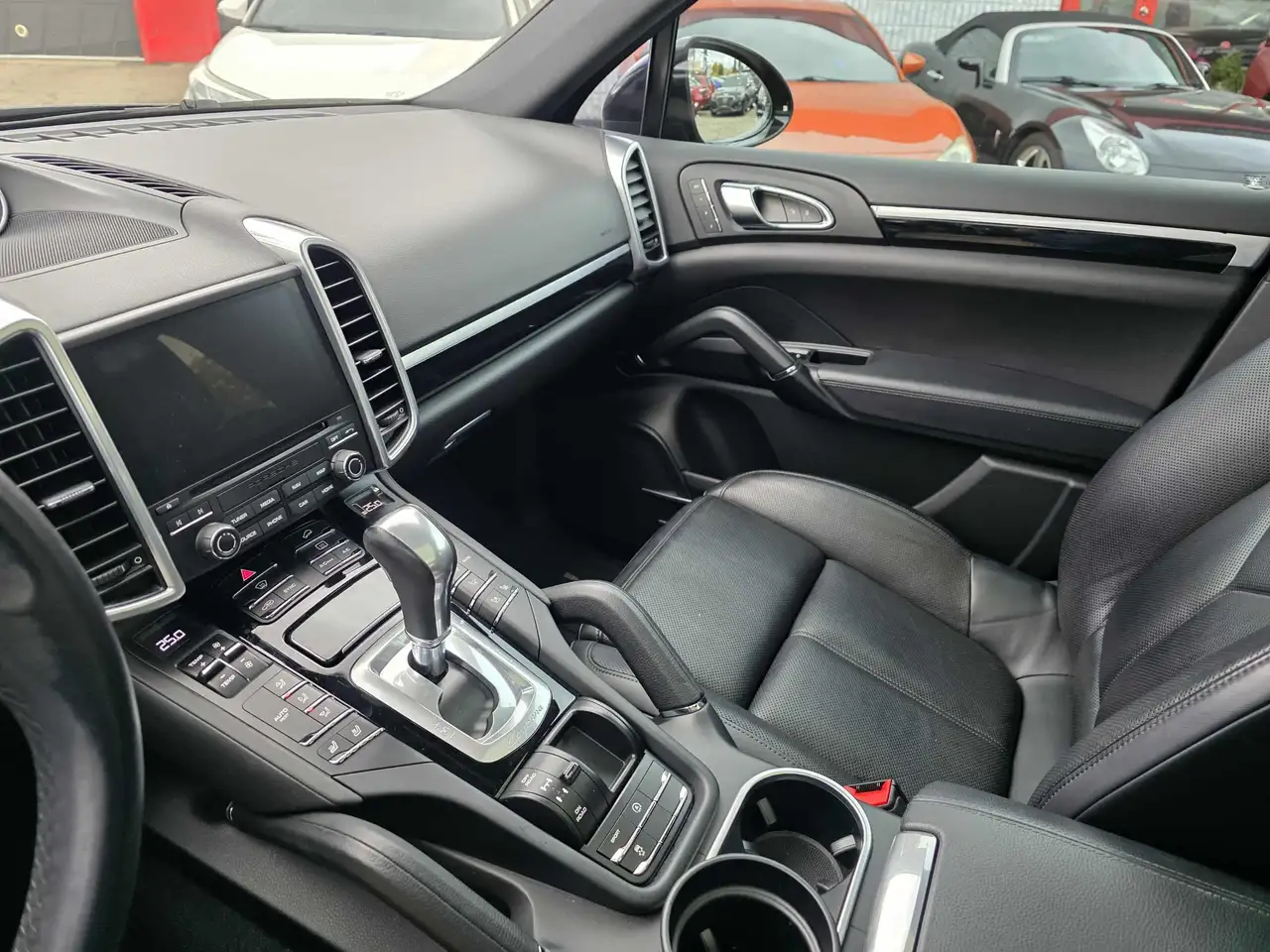 Porsche Cayenne снимка Porsche Cayenne