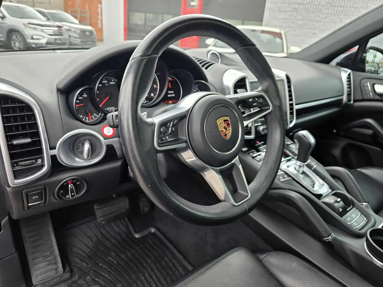 Porsche Cayenne снимка Porsche Cayenne