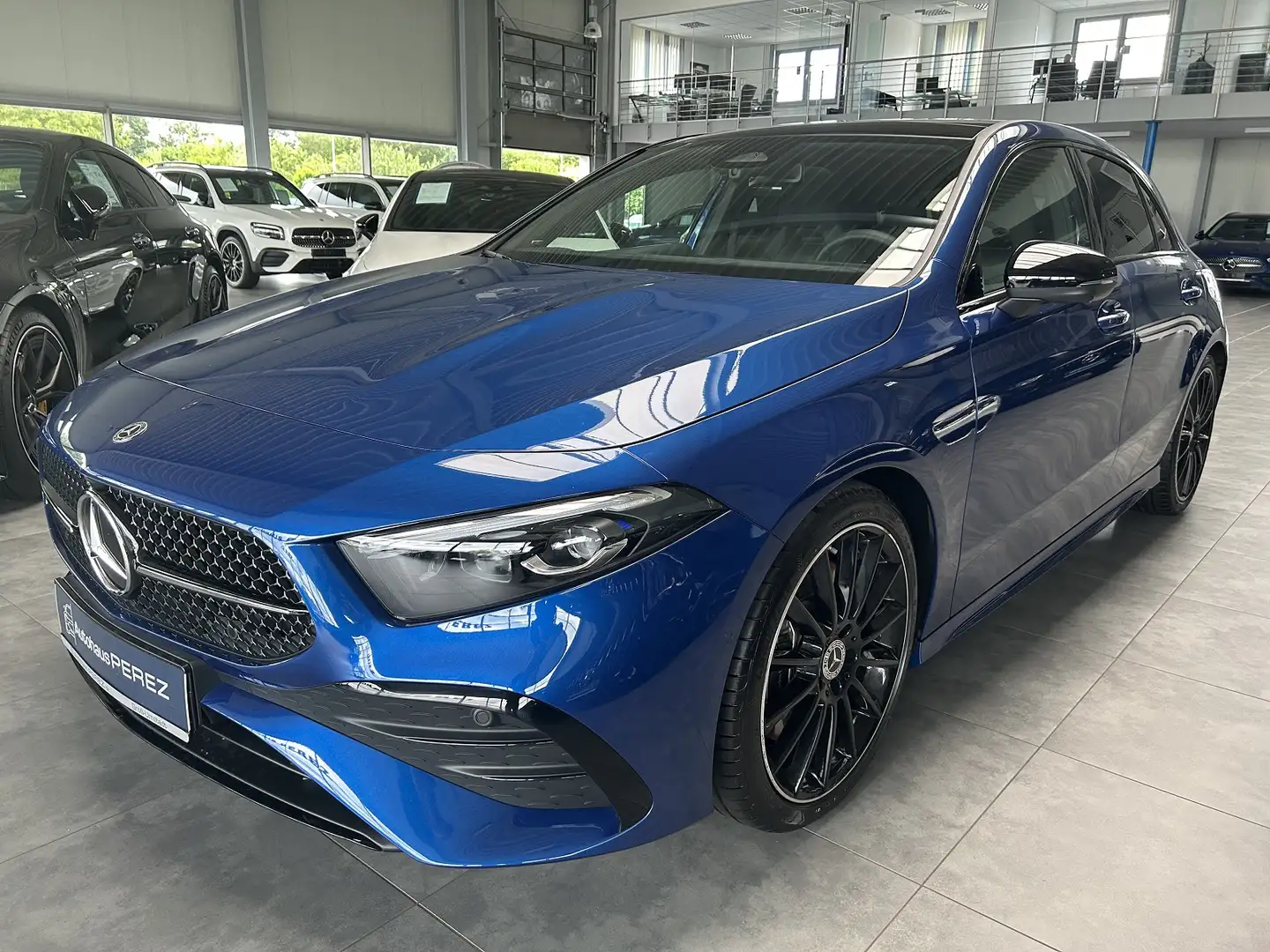 Mercedes-Benz A 250 4M AMG PREMIUM+ UVP:65.016-STANDHEIZ-PANO Azul - 2