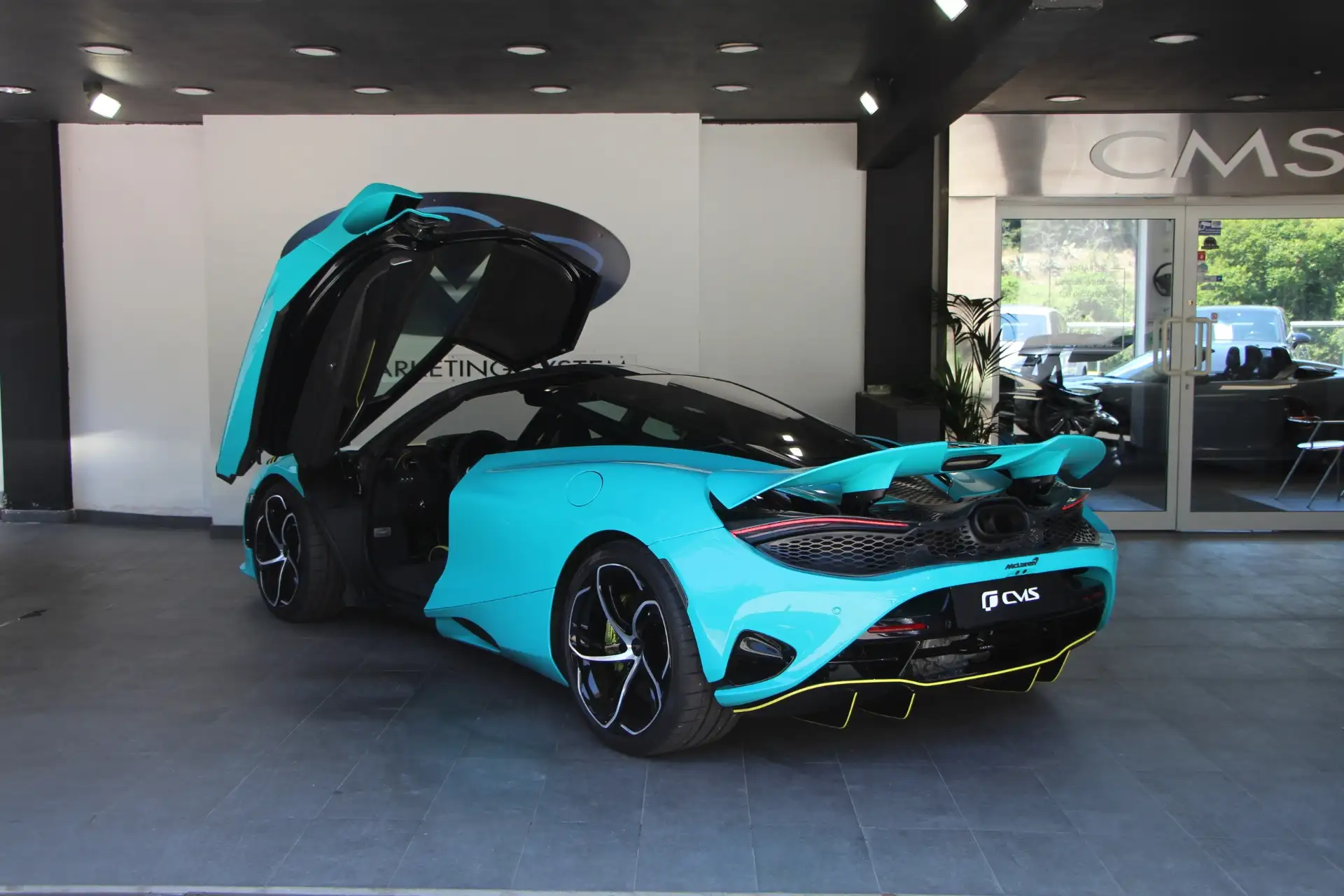 맥라렌 750S 750 2024 청록 사진 6