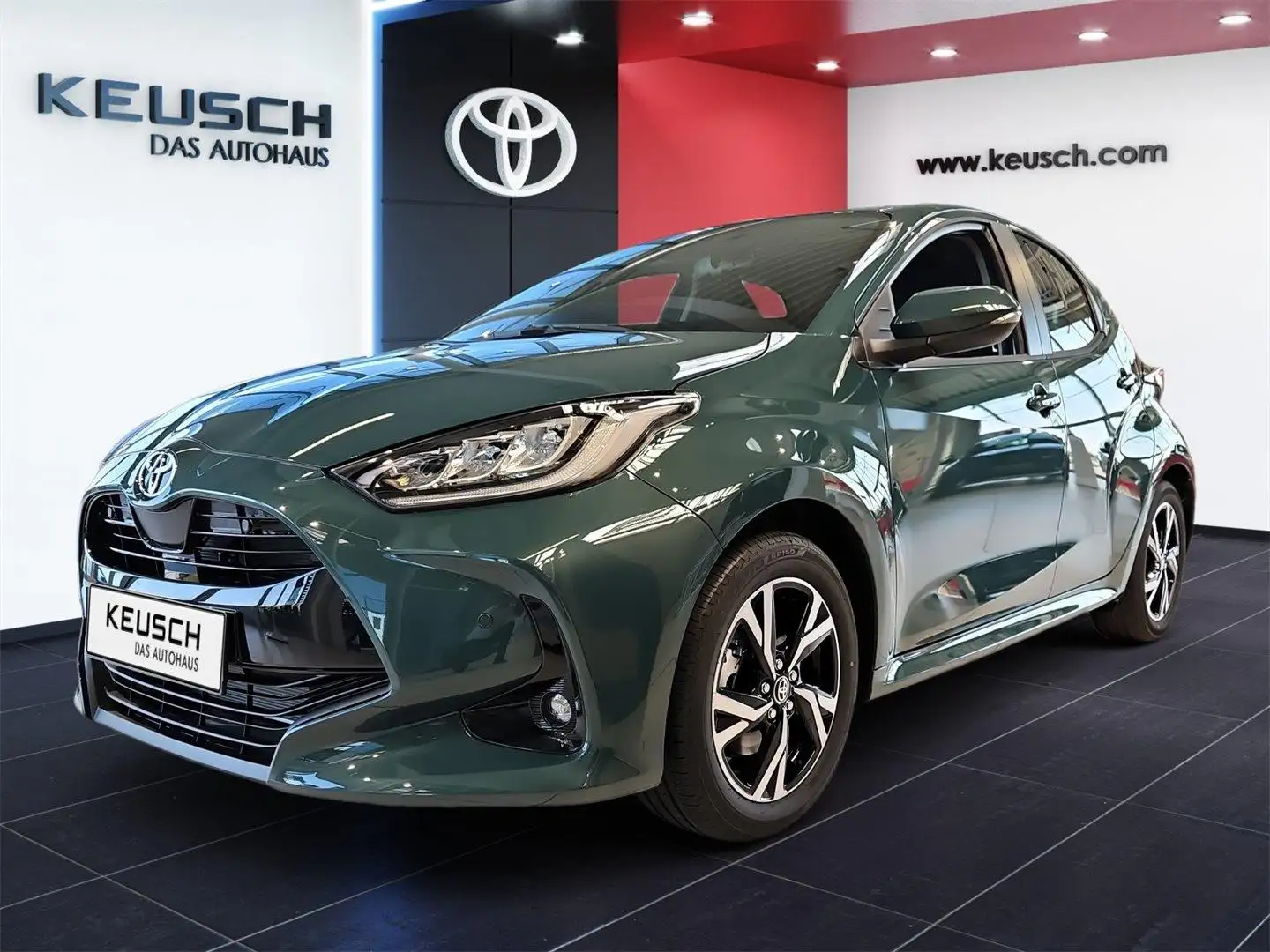 Toyota Yaris - 1,5 l, 116 PS 5-tg. Active Drive + CP+SP Grün - 2