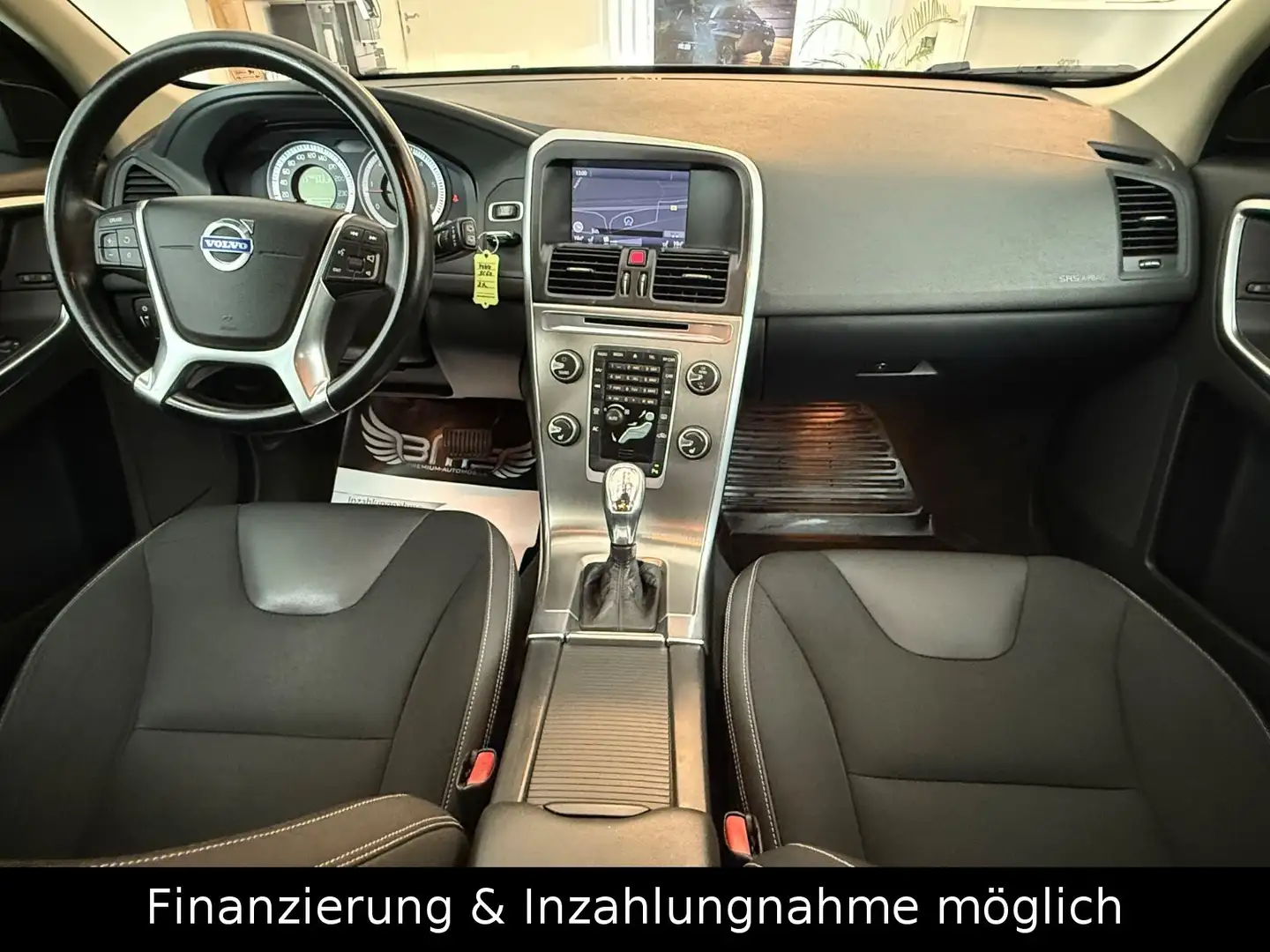 Volvo XC60 Momentum  Top Zustand Чорний - 2