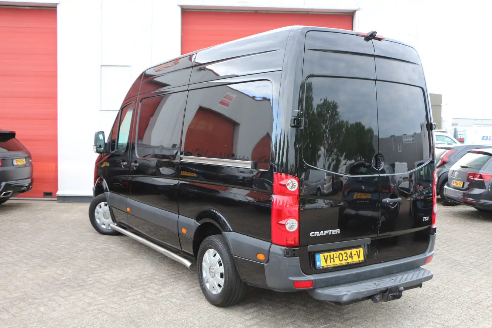 Volkswagen Crafter 2.0 TDI L2H2 Koelwagen Konvekta Zwart - 2