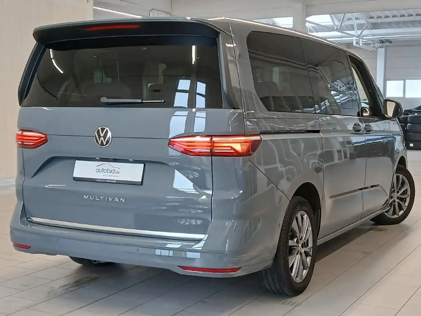Volkswagen T7 Multivan Style lang ACC AHK IQL 7S HuD SHZ RK Grau - 2