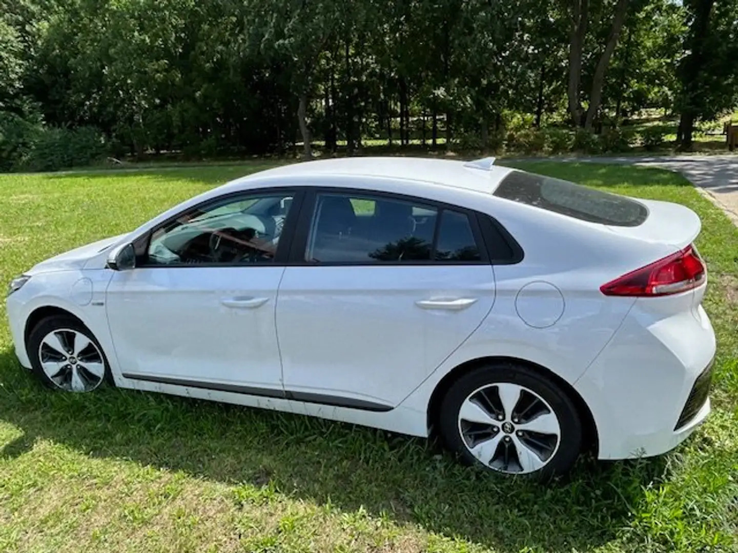 Hyundai IONIQ Ioniq 1,6 GDi Hybrid Plug-In PHEV Style Style Weiß - 2