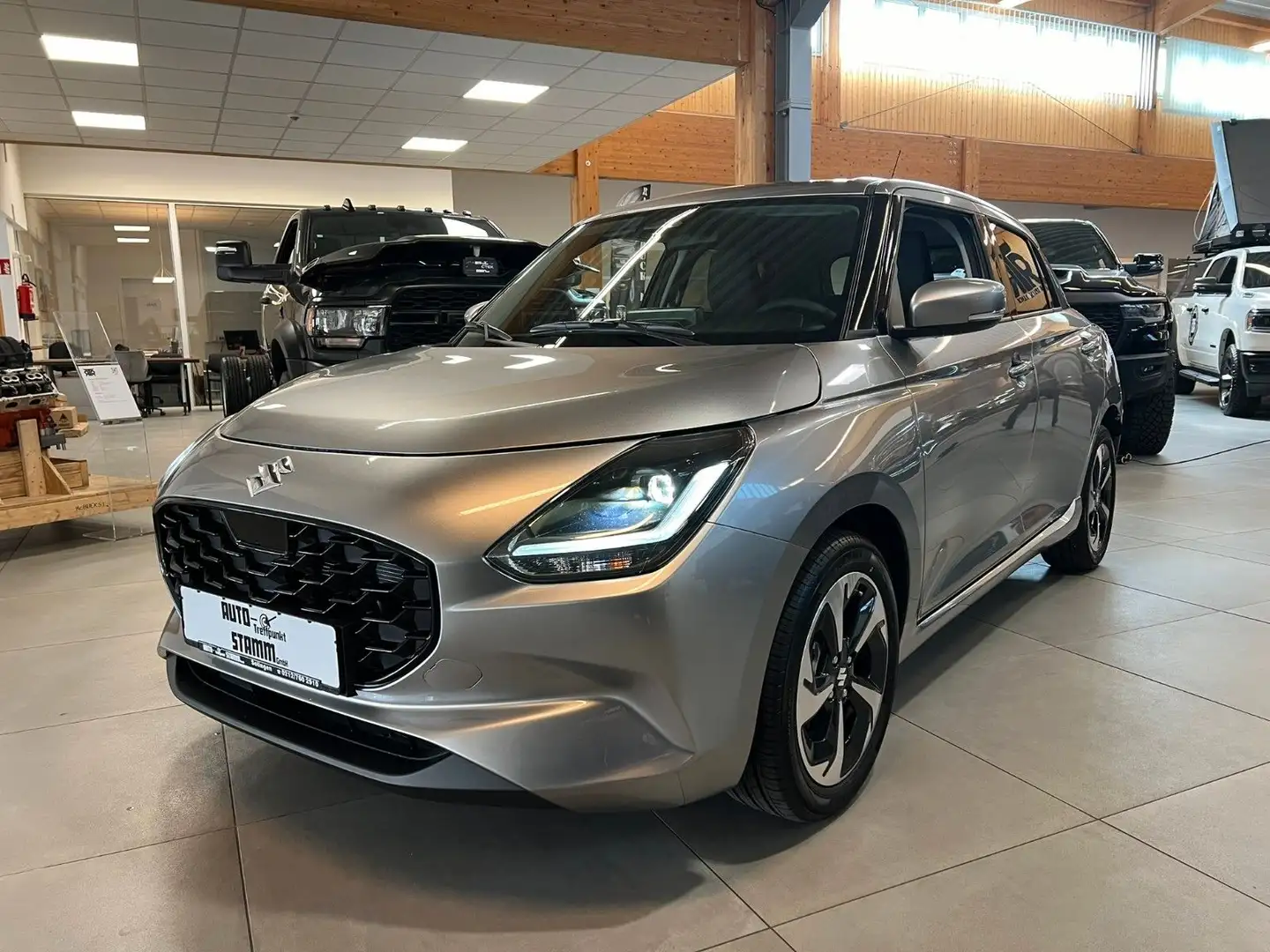Suzuki Swift Comfort + /  CVT / CarPlay / LED Silber - 2