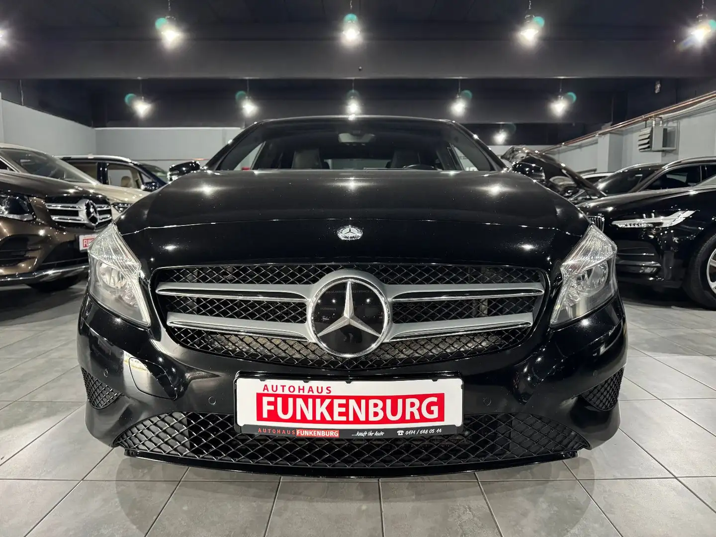Mercedes-Benz A 180 BlueEfficiency PANO/AUT/T-LEDER/KAMERA/TEM Noir - 2