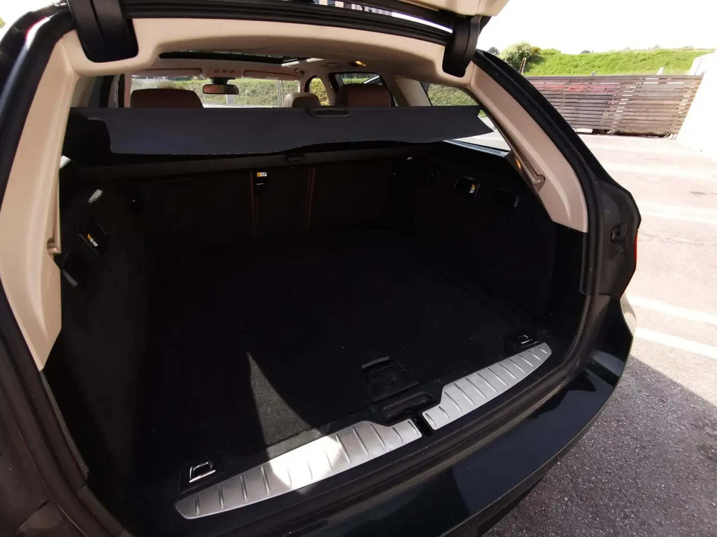 BMW 530 530 xd Touring Schwarz - 2