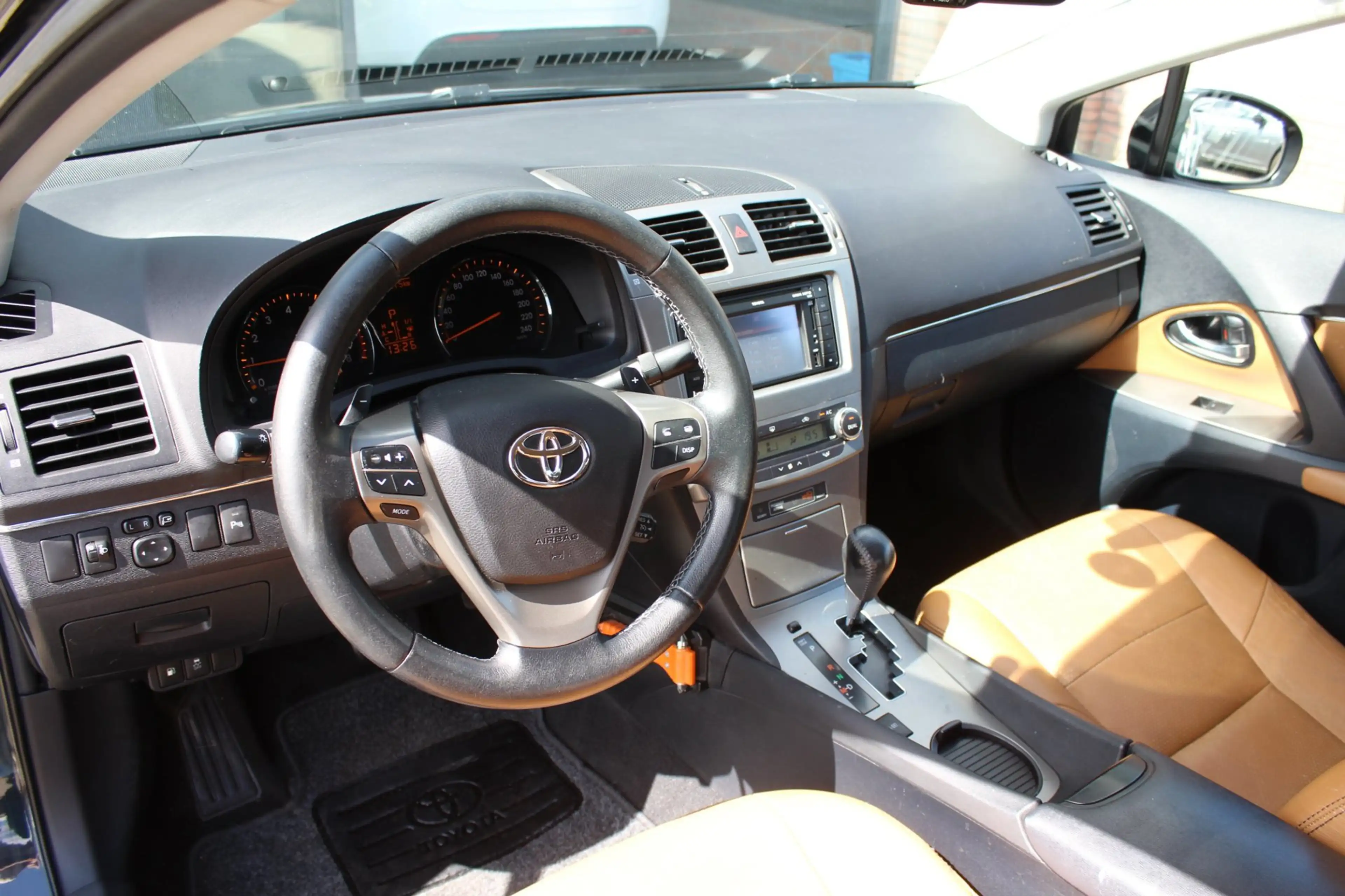 Toyota Avensis 1.8 VVTi Business AUTOMAAT / LEER / TREKHAAK / 1 E — photo 7