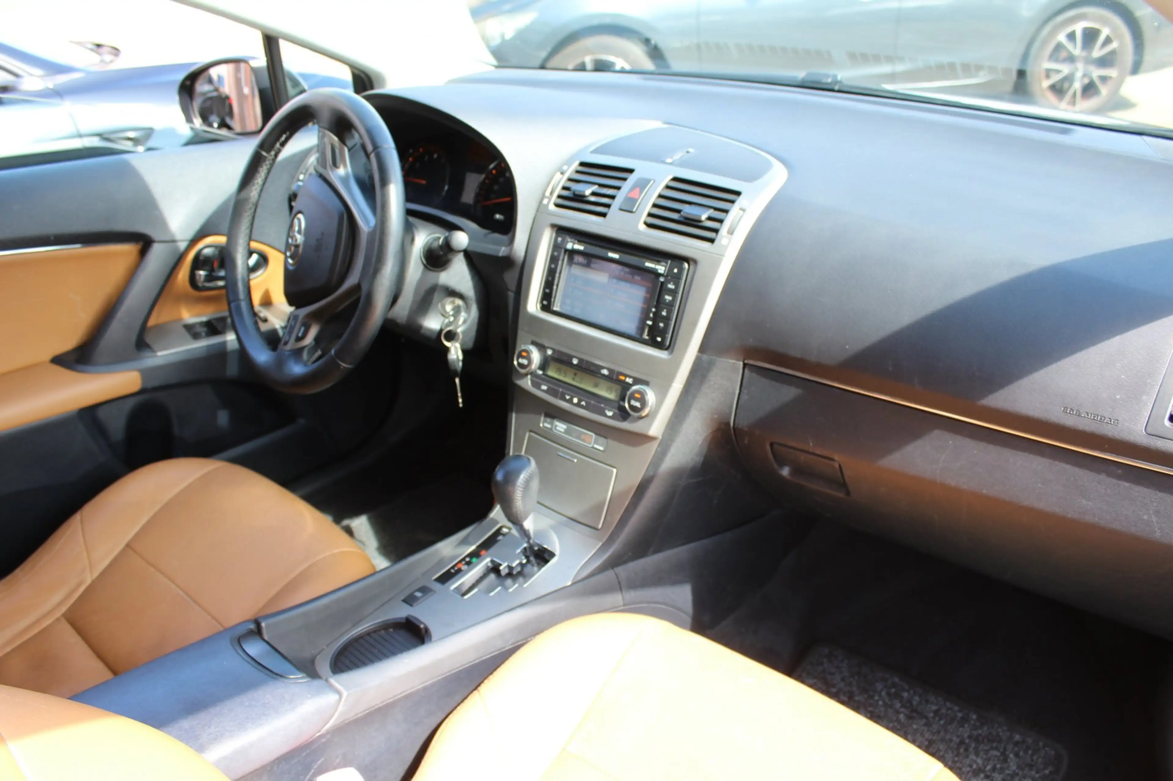 Toyota Avensis 1.8 VVTi Business AUTOMAAT / LEER / TREKHAAK / 1 E — photo 12
