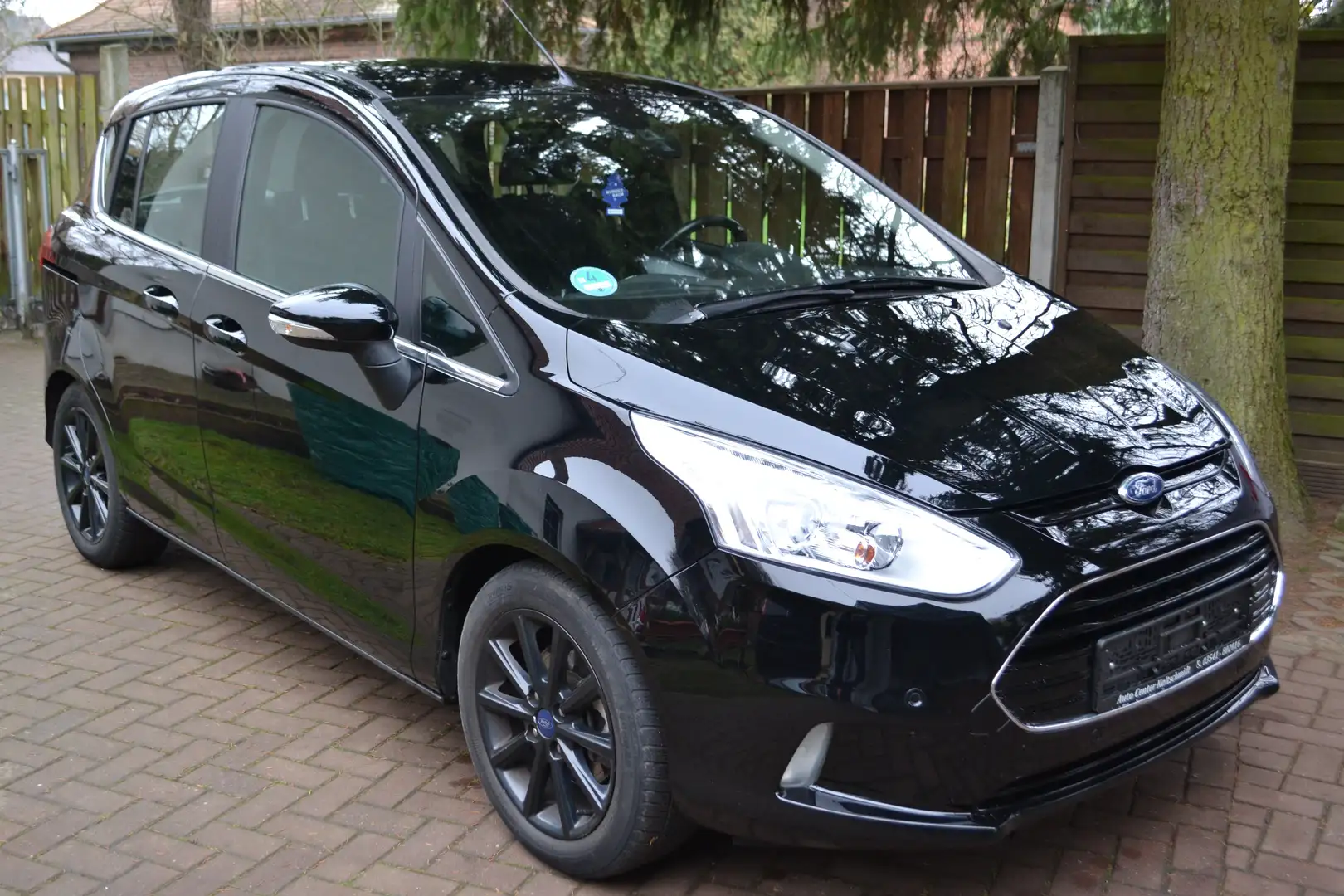 Ford B-Max Titanium,1,6i,Klimaaut,Tempo,SHZ,Navi,Automatic Schwarz - 1