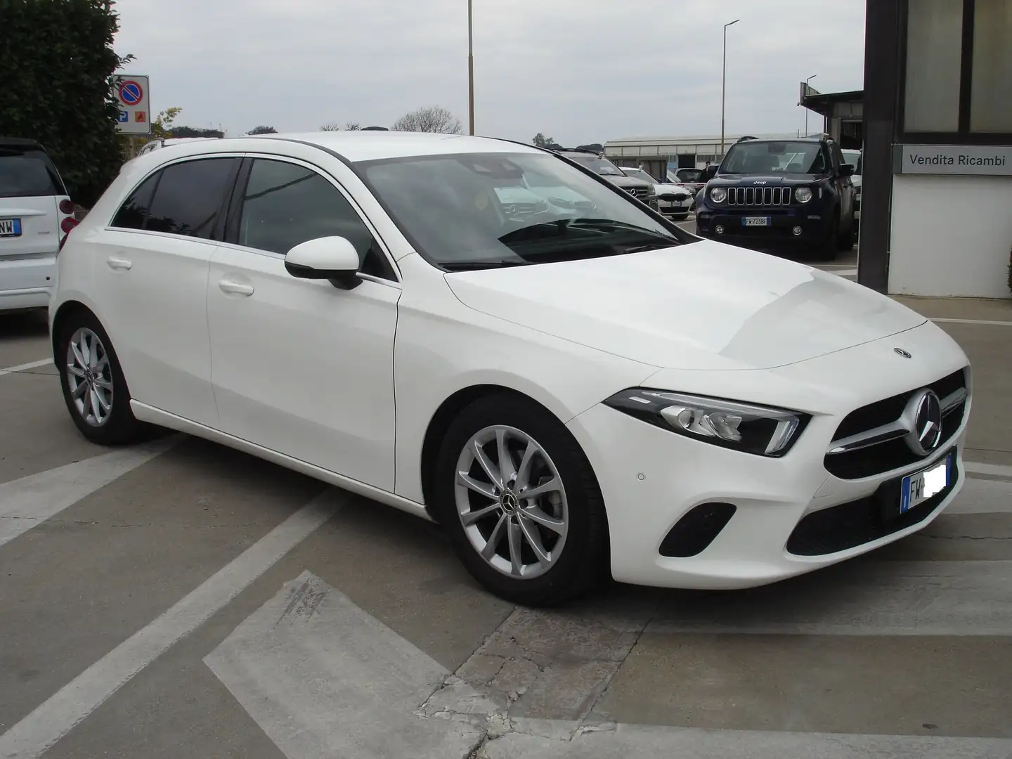 Mercedes-Benz A 180 A 180 d Sport Plus Automatica Weiß - 1