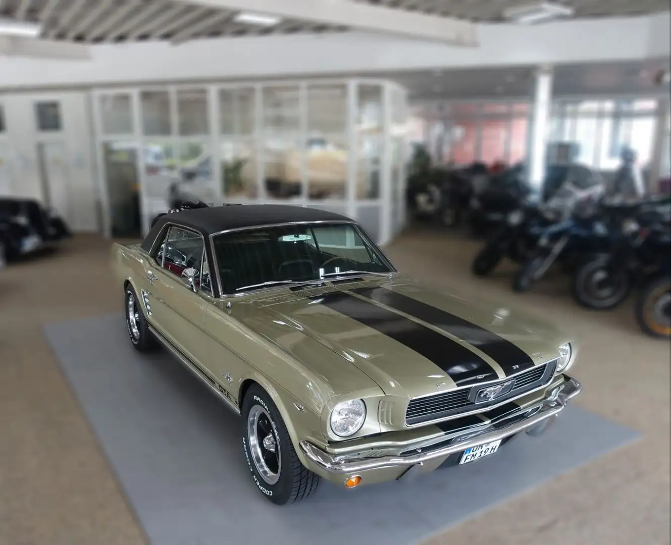 Ford Mustang Coupe V8 A Code Automatik Grün - 1