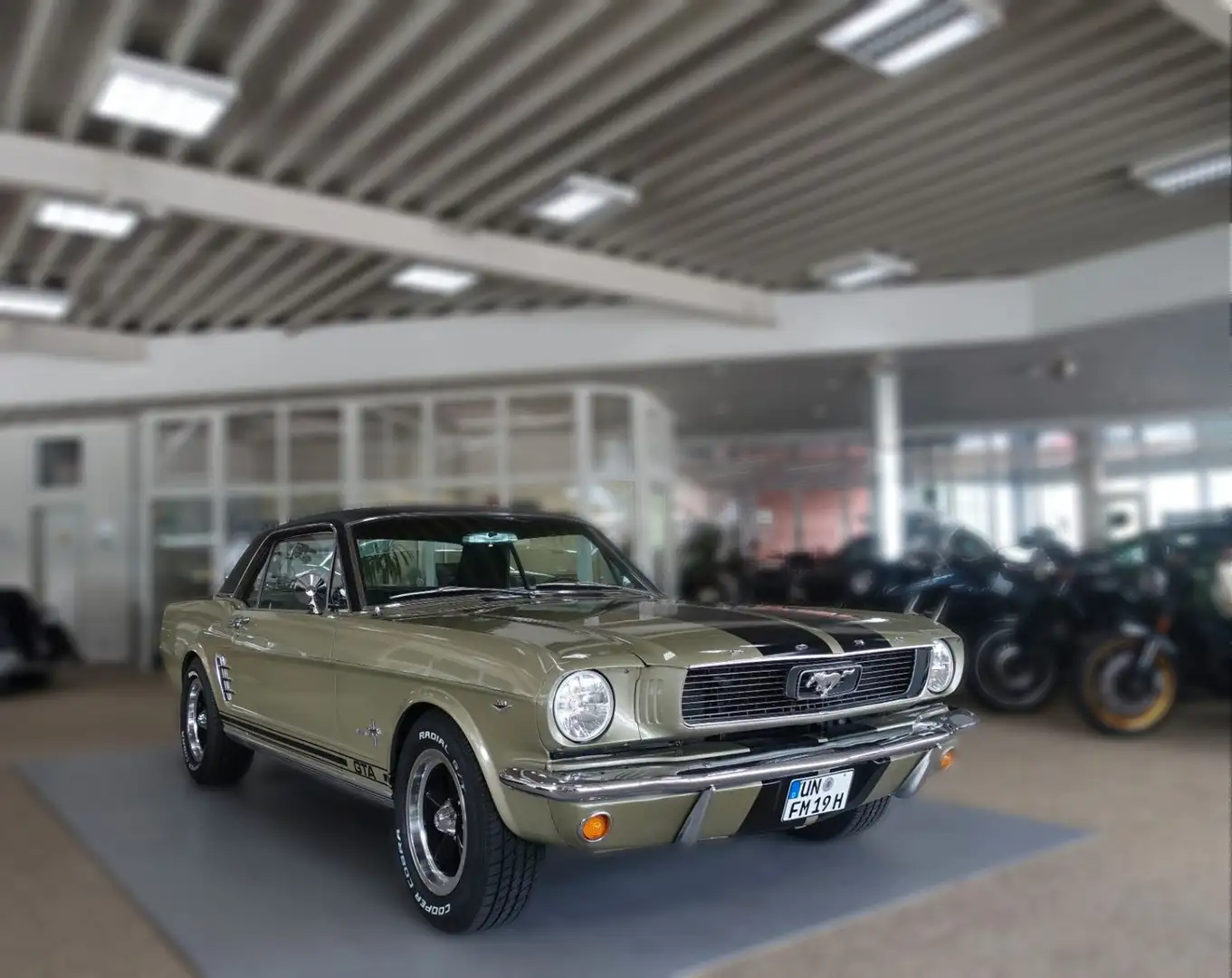 Ford Mustang Coupe V8 A Code Automatik Grün - 2