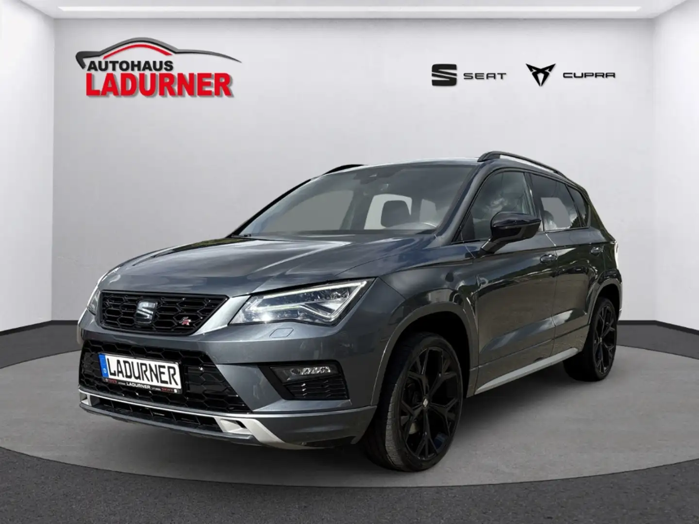 SEAT Ateca FR Black Edition 1.5TSI DSG SHZ AHK ACC Grau - 2