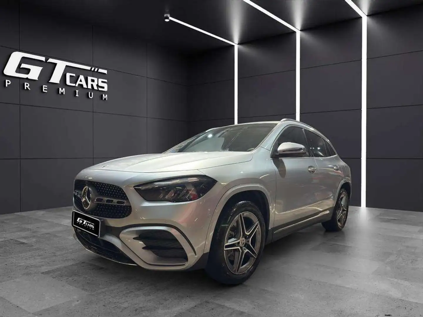 Mercedes-Benz GLA 45 AMG 250e Argent - 1