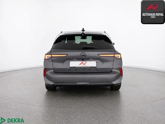 Opel Astra view 4