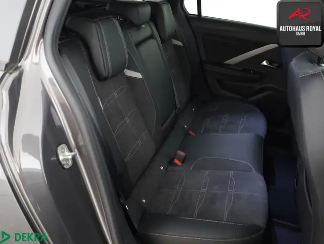 Opel Astra view 12