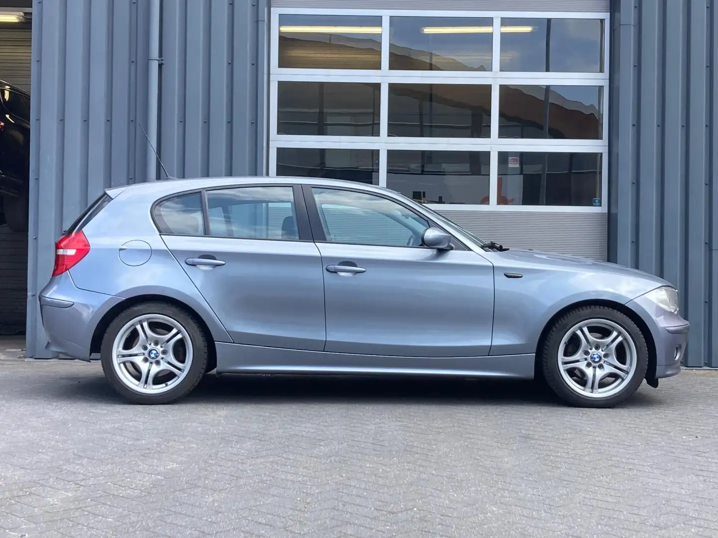 BMW 120 1-serie 120i High Executive Automaat Airco Pdc Modrá - 2