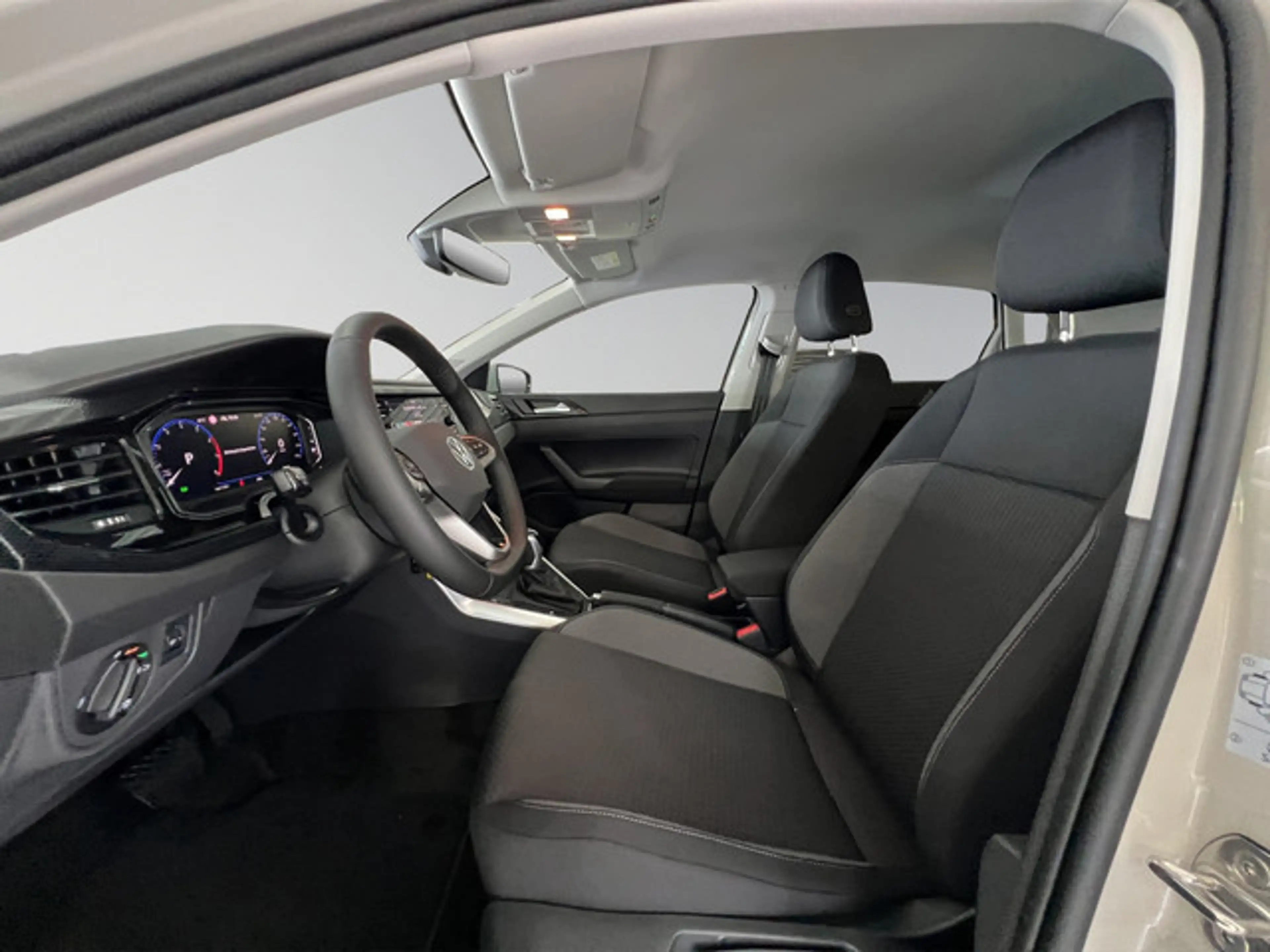 Volkswagen Polo 1,0 TSI DSG — photo 11