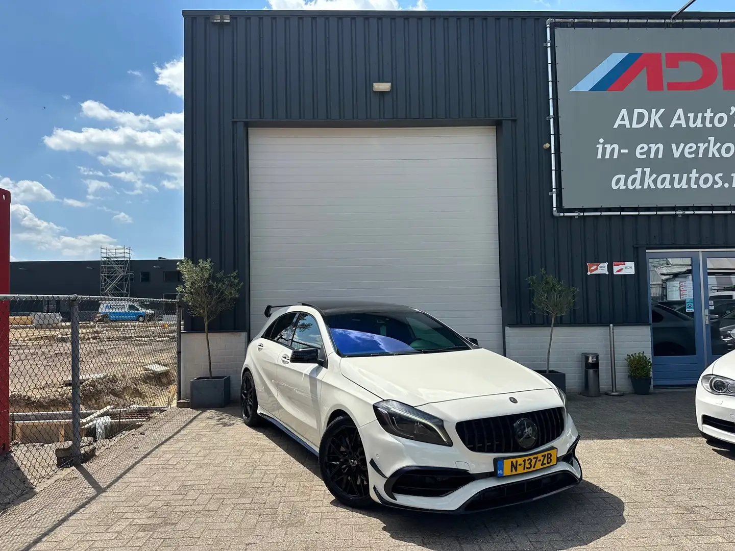 Mercedes-Benz A 45 AMG 4MATIC EDITION 1/AERO DYMANIC/FULL OPTION/420PK Wit - 2