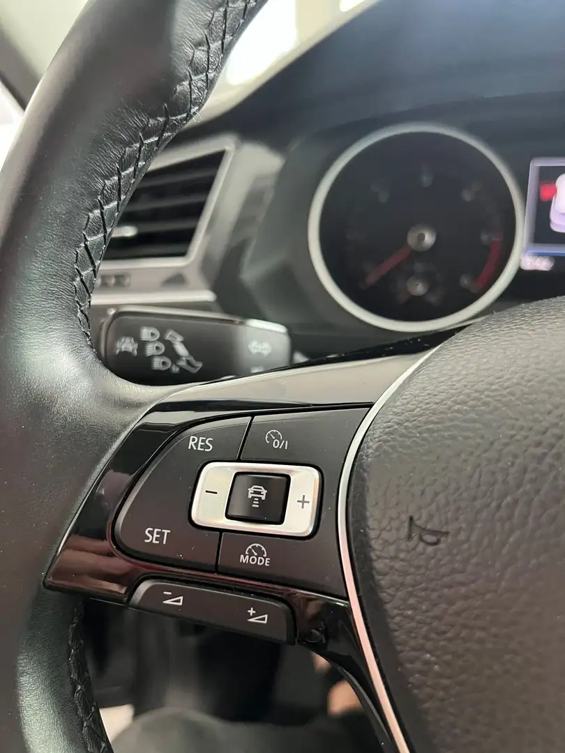 Volkswagen Tiguan 1.6 TDI Sport BMT Grijs - 2