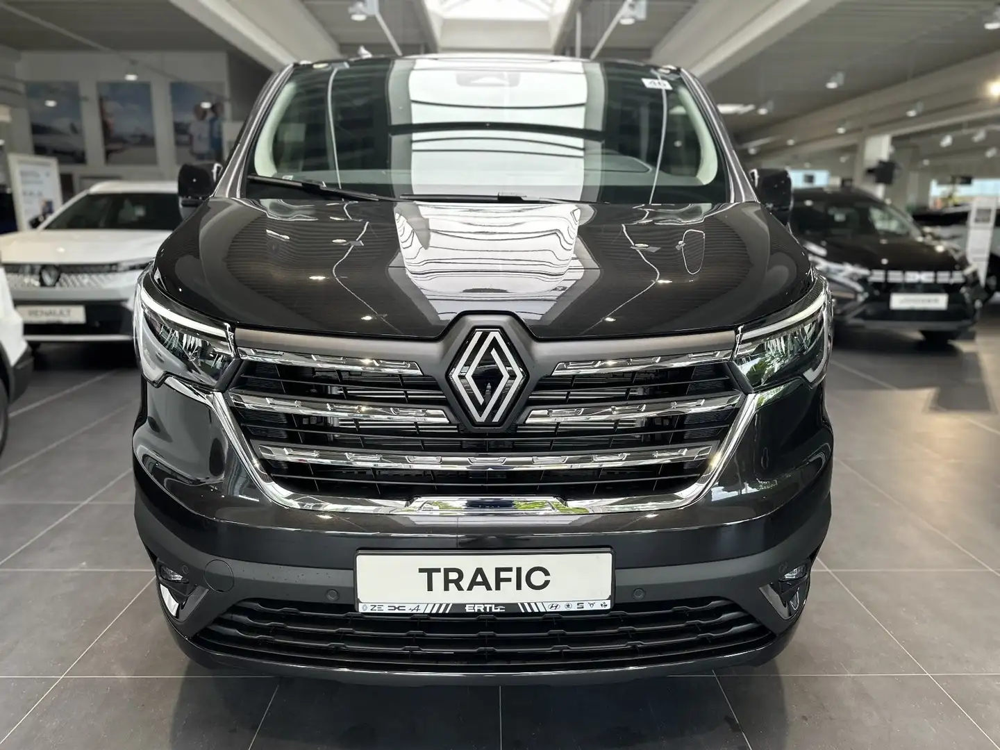 Renault Trafic Blue dCi 170 Automatik Grand Spaceclass Schwarz - 2