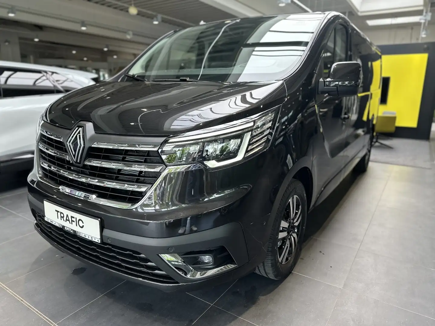 Renault Trafic Blue dCi 170 Automatik Grand Spaceclass Schwarz - 1