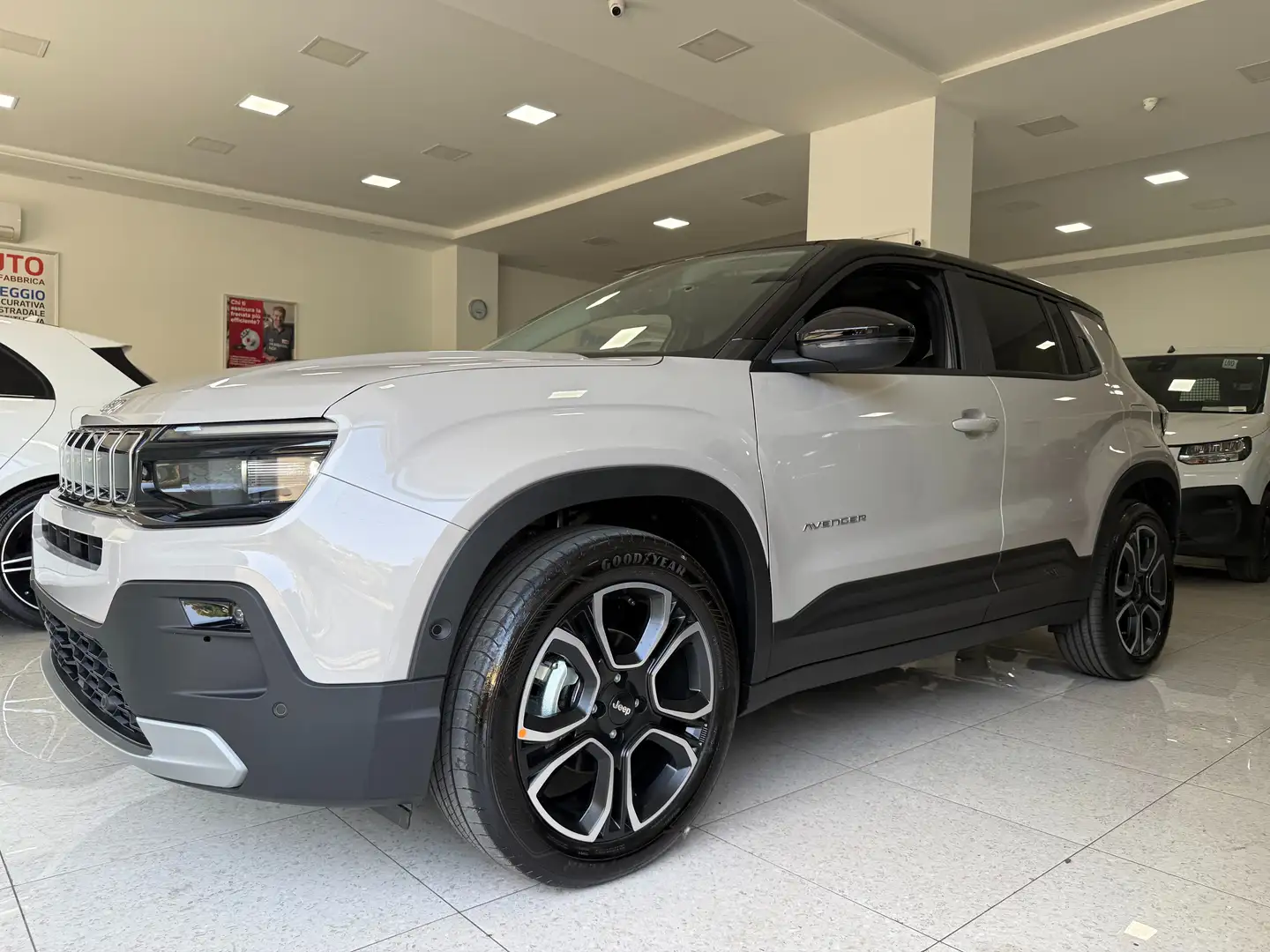 Jeep Avenger AVENGER 1.2 BENZINA/HYBRID DISP.VARI COLORI E MODE Bianco - 2