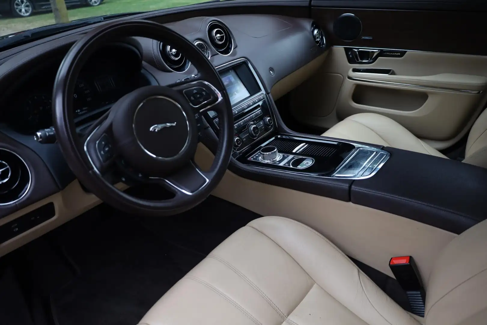 Jaguar XJ 2.0 Luxury Aut. | Origineel Nederlands | Volledig Black - 2
