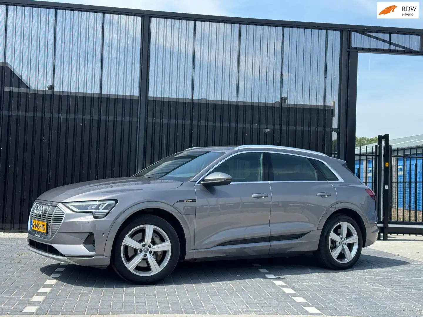 Audi e-tron E-tron 55 quattro advanced 95 kWh Grijs - 1