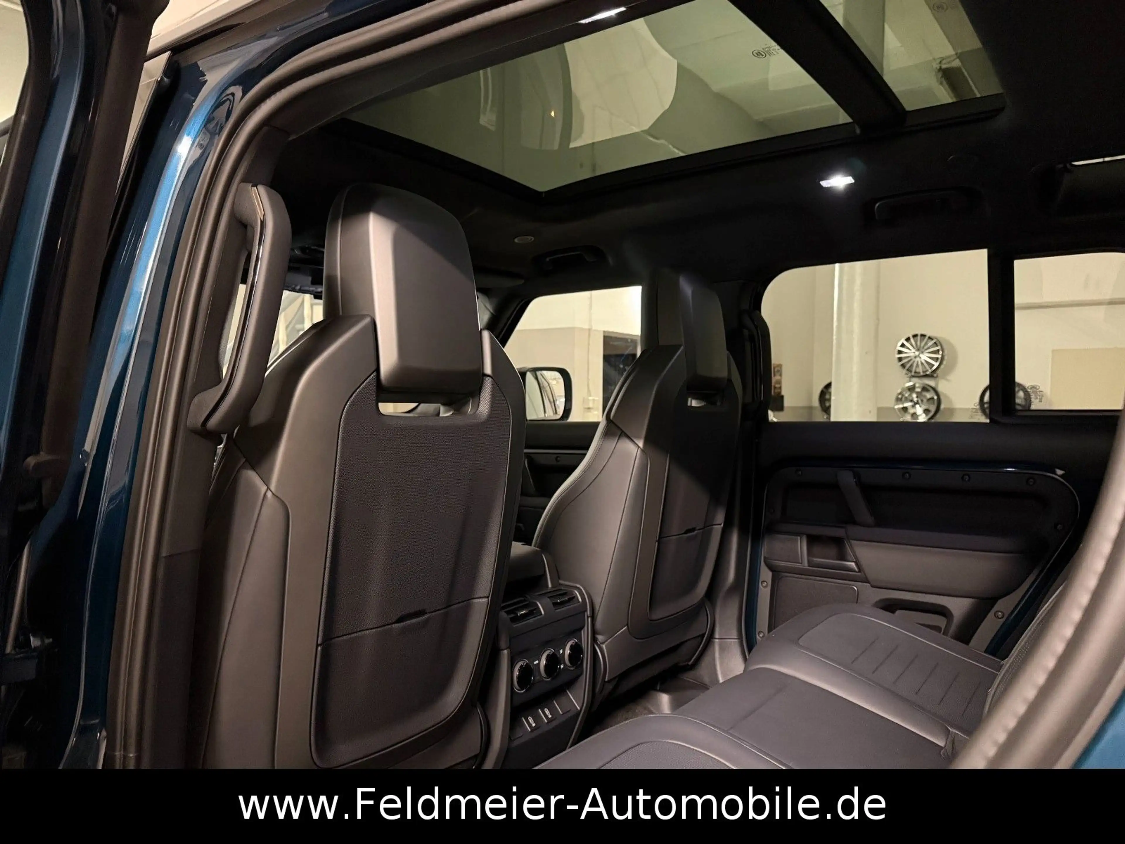 Land Rover Defender 110 OCTA*V8*Edition One*Matt*Carbon*AHK — photo 5